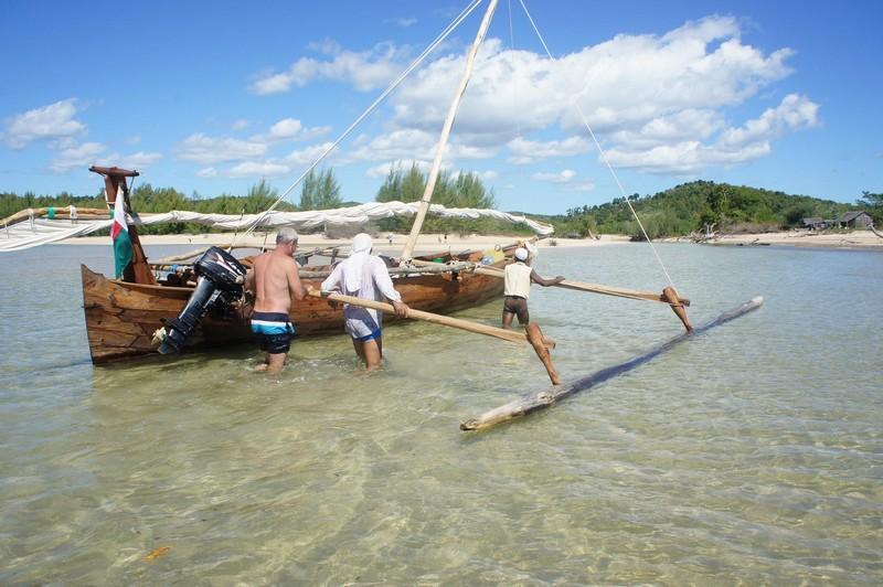 Une_grande_pirogue_traditionnelle_sakalava