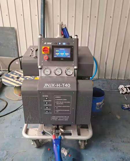噴涂聚氨酯機械設(shè)備工廠(圖1) T40噴涂聚氨酯機械設(shè)備