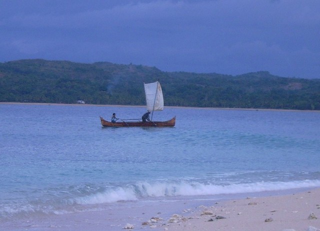 une pirogue à voile à Nosy-bé